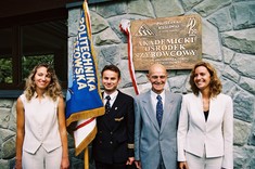 Akademicki Ośrodek Szybowcowy Politechniki Rzeszowskiej w Bezmiechowej Górnej w 2004 r. został nazwany im. płk. pil. Tadeusza Góry  (Fot. M. Misiakiewicz)