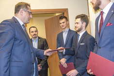 Stypendia dla wybitnych studentów wręczone